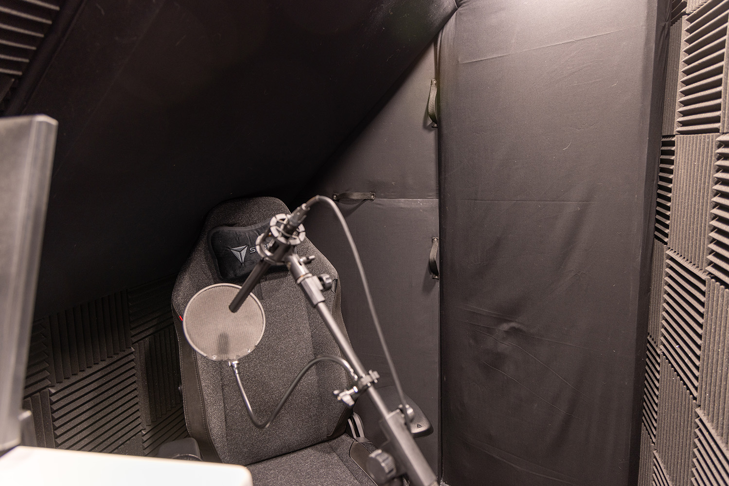 Soundroom Chair/Microphone